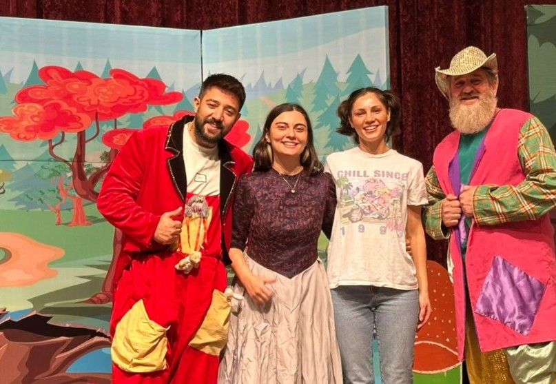 Dile Benden ne dilersen iki ayrı salonda