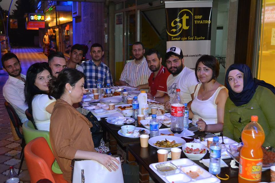 Sırf Tiyatro geleneksel İftar organizasyonu