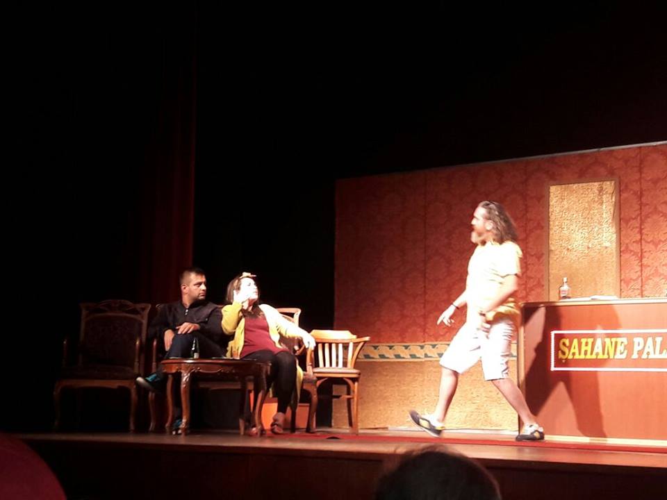 Yine Sırf Tiyatro Yine Kahkaha