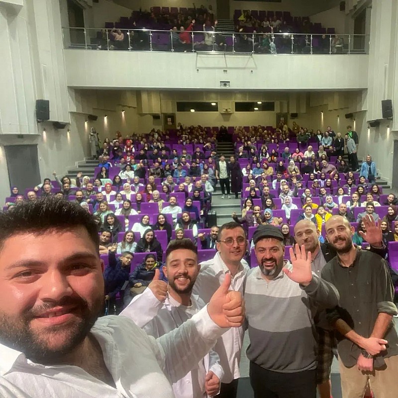 Trabzon'dan Sırf Tiyatro Geçti